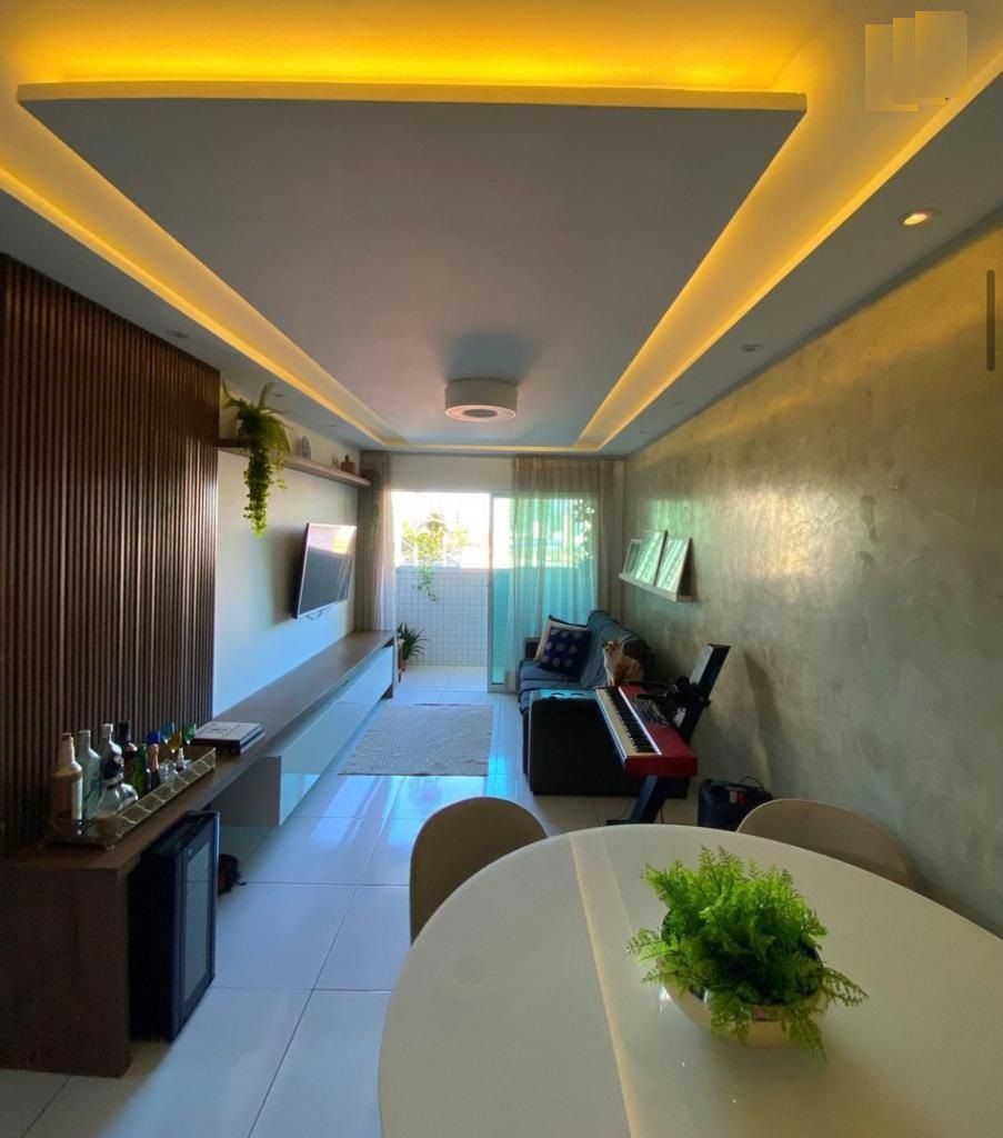 Apartamento com 02 dormitórios à venda por R$ 630.000 - Cabo B...