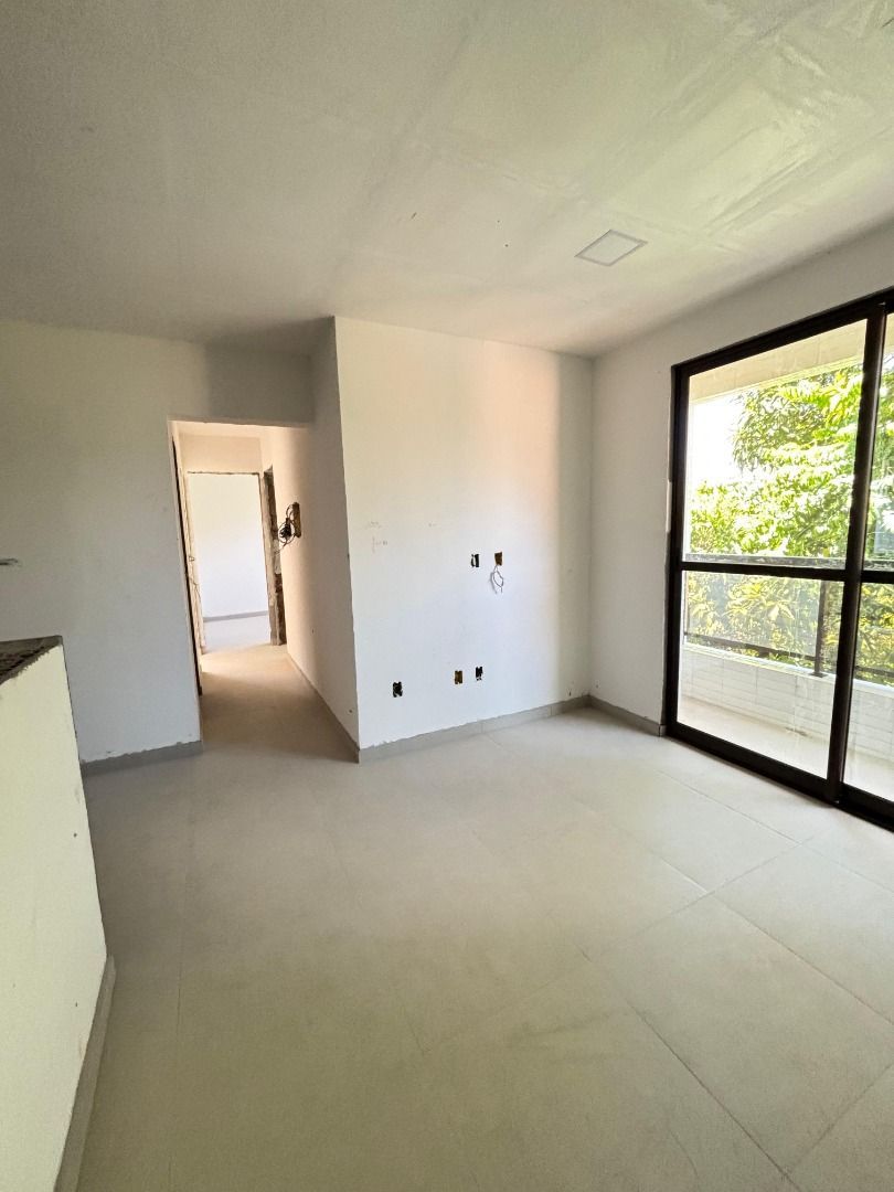 Apartamento com 03 dormitórios à venda, 72m² por R$ 430.000 - ...