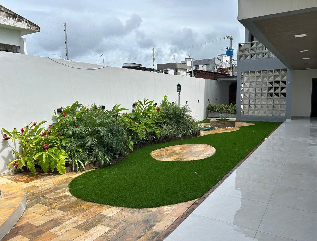 Casa com 04 dormitórios à venda, 270m² por R$ 1.600.000 - Prai...