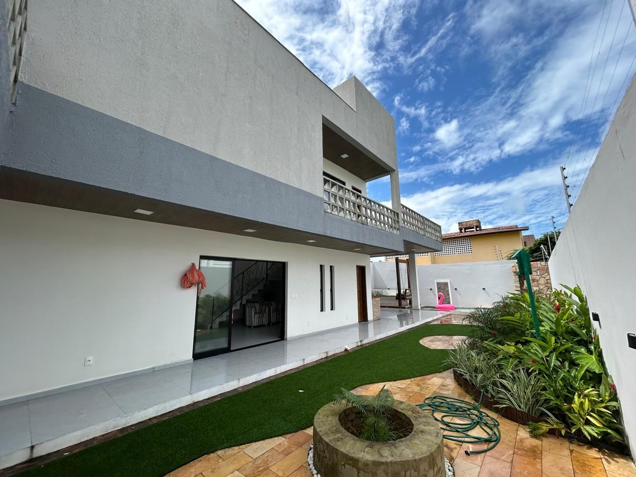 Casa com 04 dormitórios à venda, 270m² por R$ 1.600.000 - Prai...