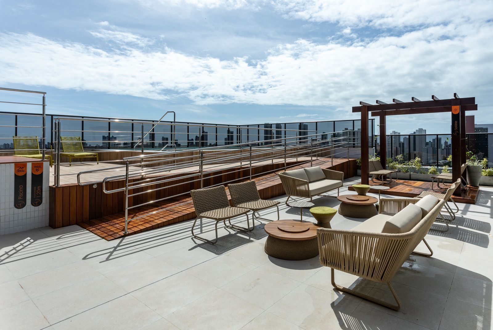 Apartamento com 02 dormitórios à venda por R$ 349.900 - Tambau...