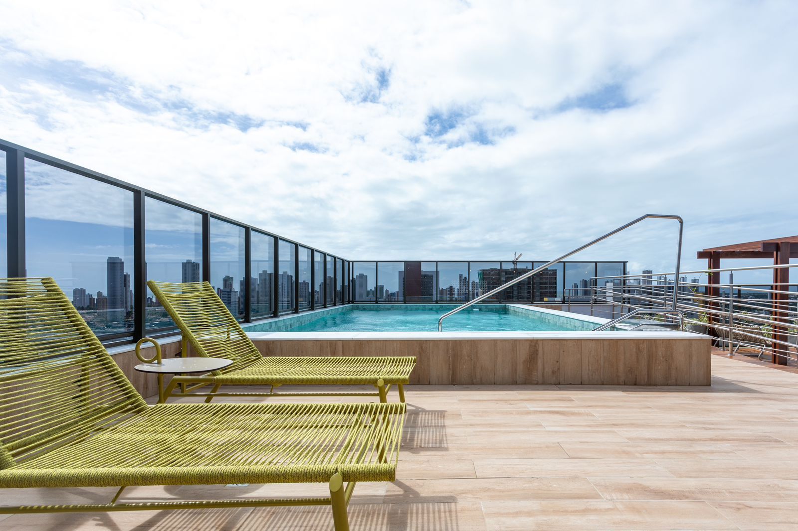 Apartamento com 02 dormitórios à venda por R$ 349.900 - Tambau...