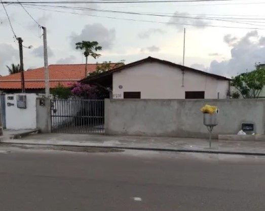 Casa com 03 dormitórios à venda, 350m² por R$ 220.000 - Recant...