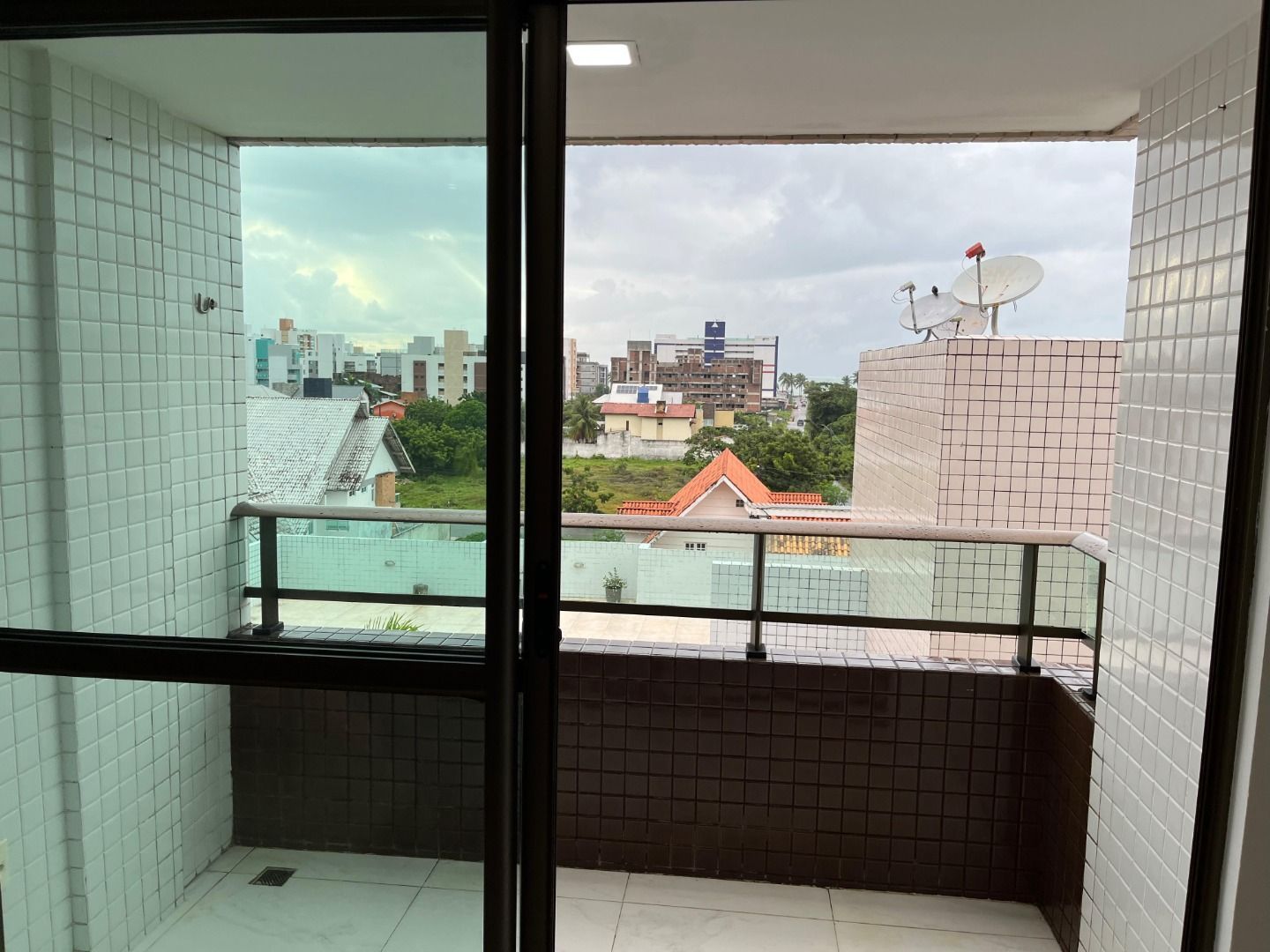 Apartamento com 02 dormitórios à venda por R$ 500.000 - Interm...