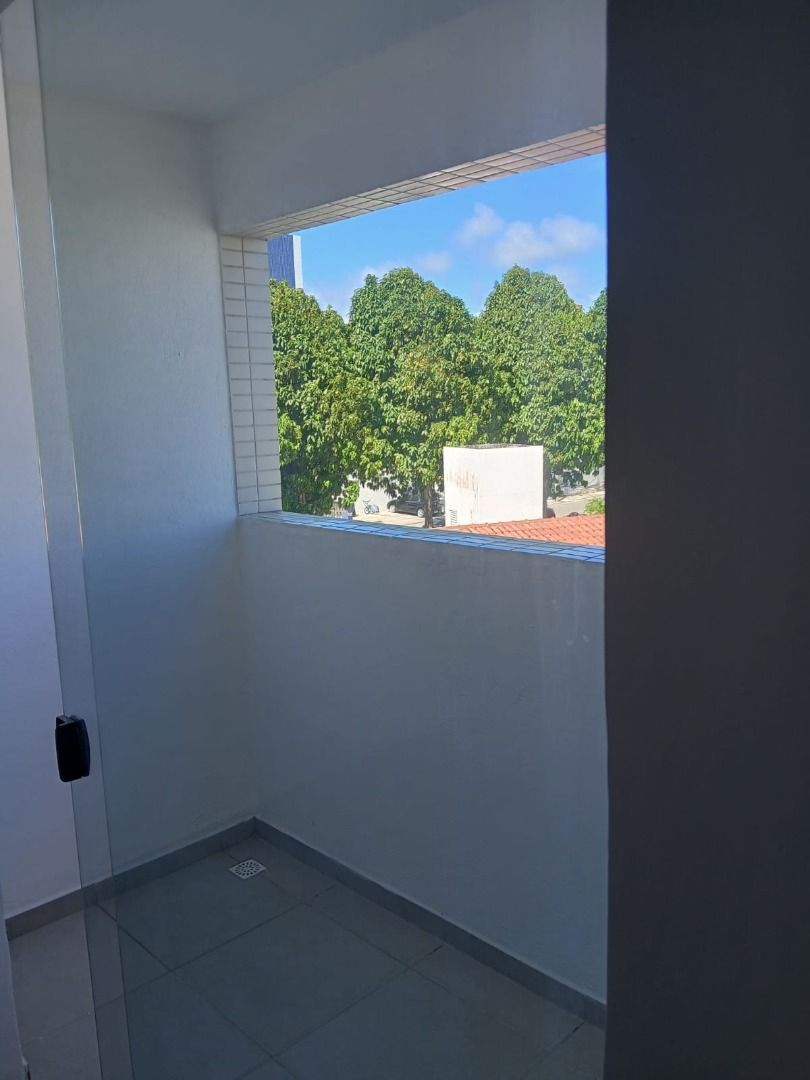 Apartamento com 02 dormitórios à venda por R$ 145.000 - Valent...