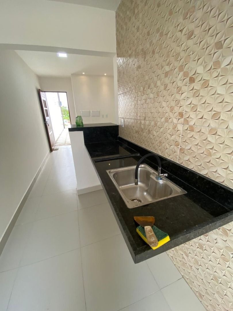 Casa com 02 dormitórios à venda, 48m² por R$ 220.000 - Valenti...