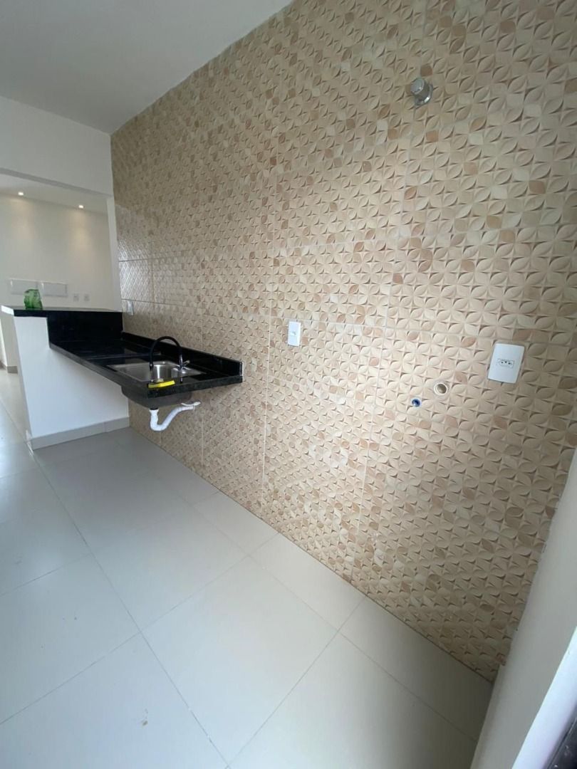 Casa com 02 dormitórios à venda, 48m² por R$ 220.000 - Valenti...