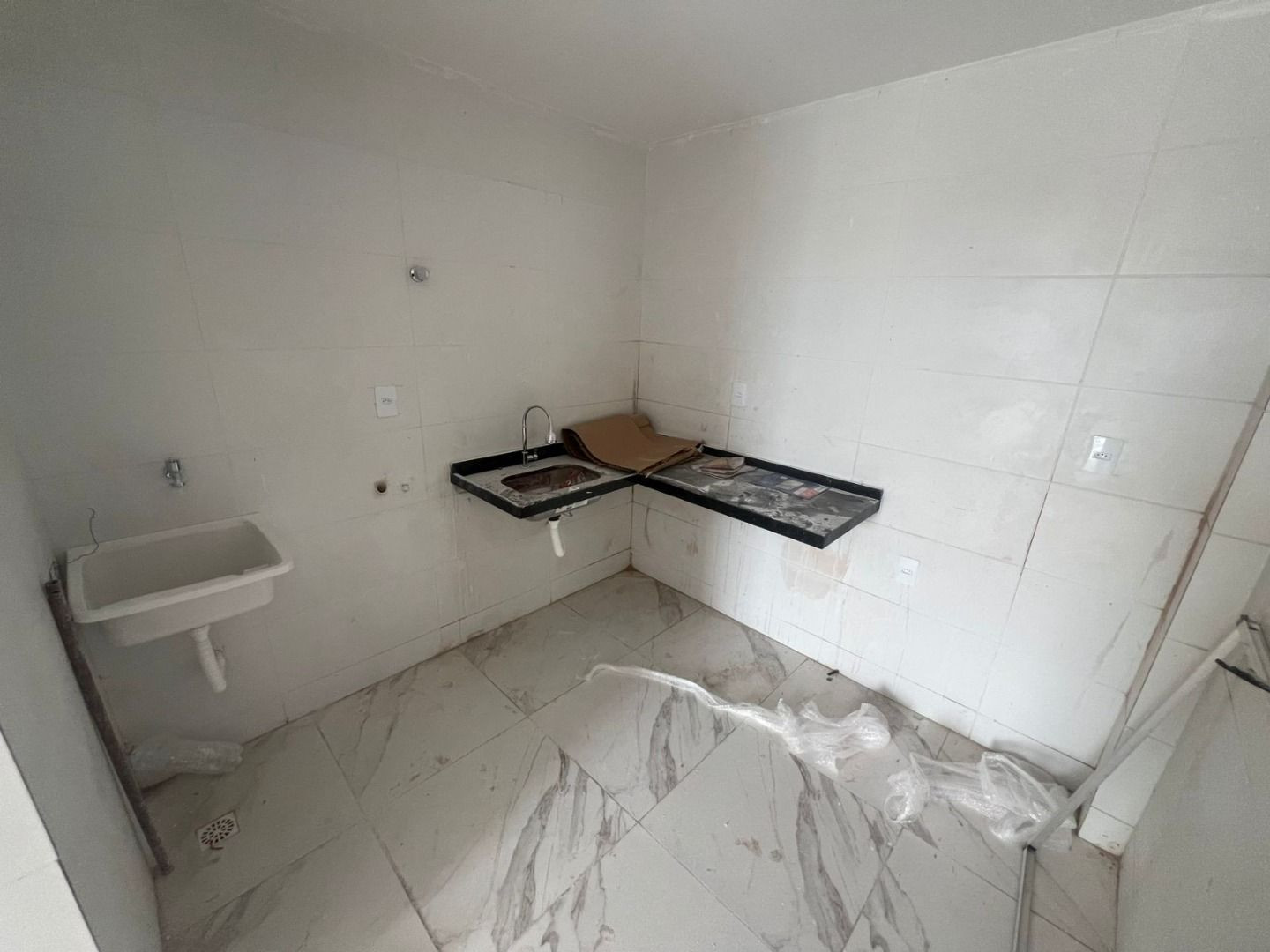 Apartamento com 02 dormitórios à venda, 45m² por R$ 170.000 - ...