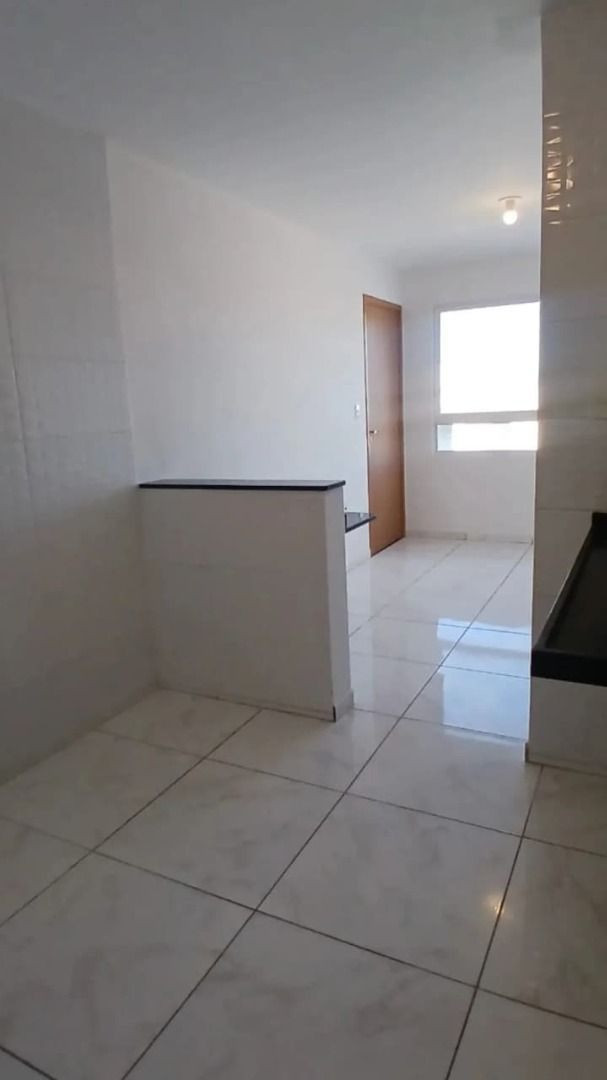Apartamento com 02 dormitórios à venda por R$ 139.900 - Novo G...