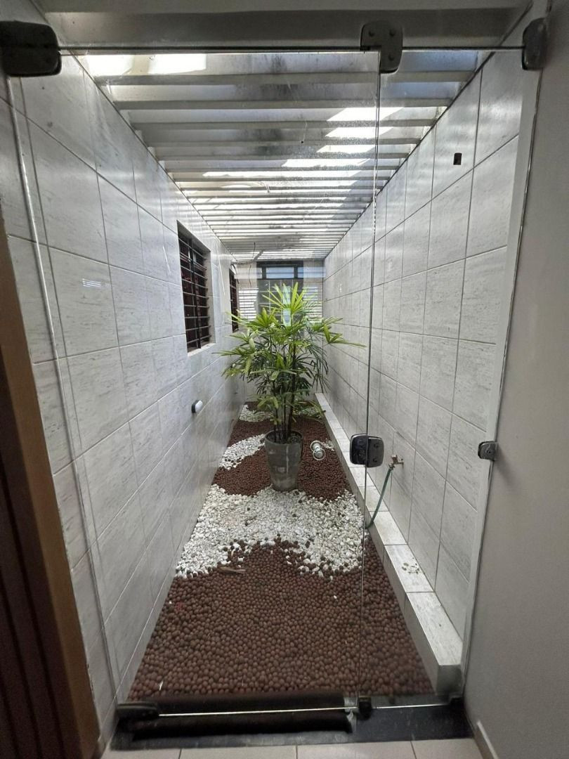 Casa com 04 dormitórios à venda, 300m² por R$ 1.000.000 - Erne...