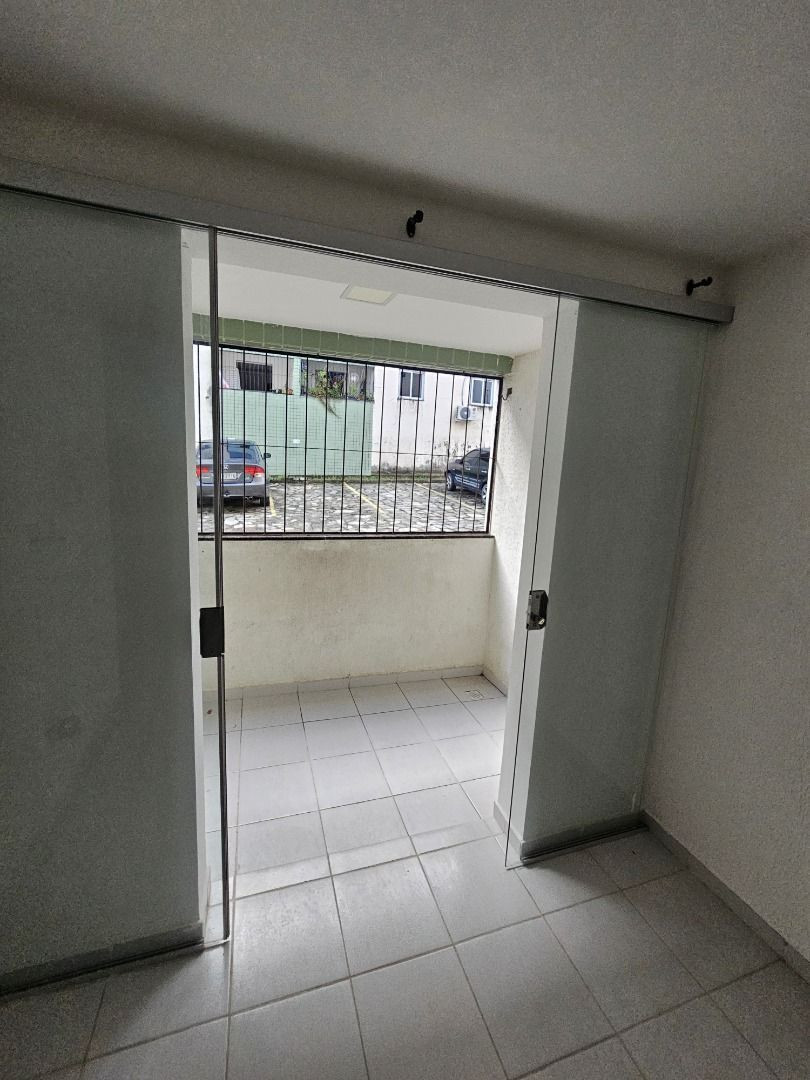 Apartamento com 02 dormitórios à venda, 45m² por R$ 180.000 - ...