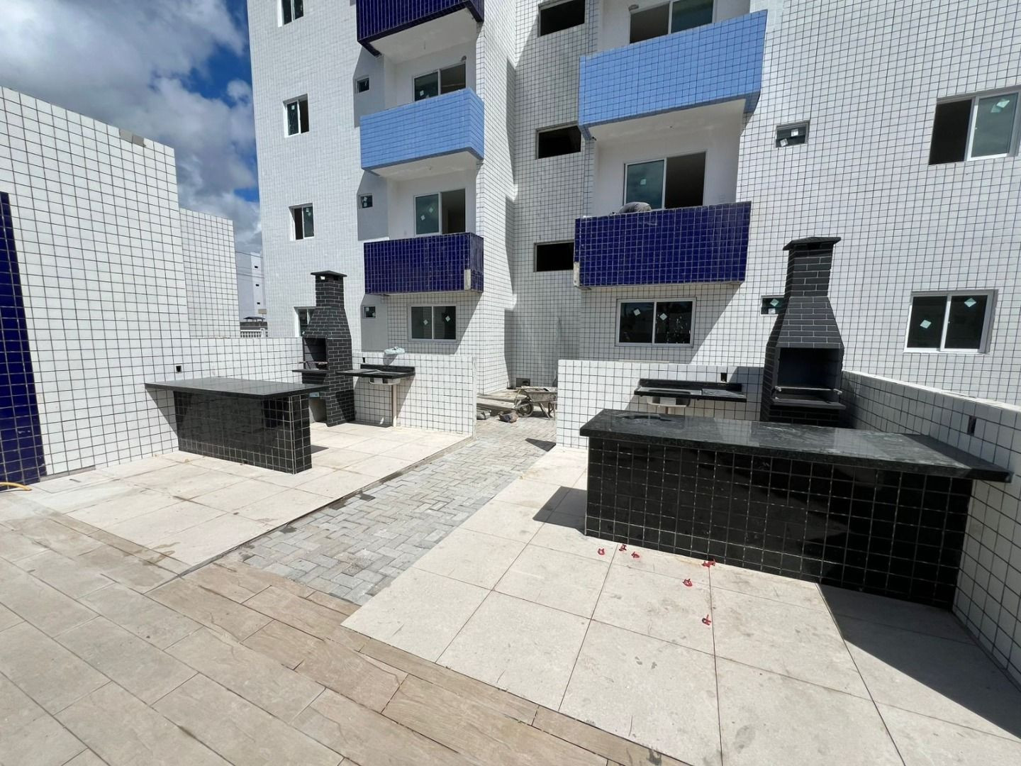 Apartamento com 02 dormitórios à venda, 49m² por R$ 173.000 - ...