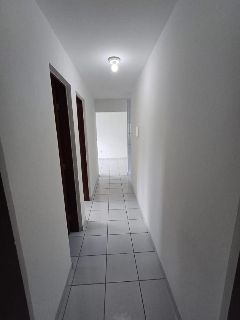 Apartamento com 02 dormitórios à venda, 61m² por R$ 160.000 - ...