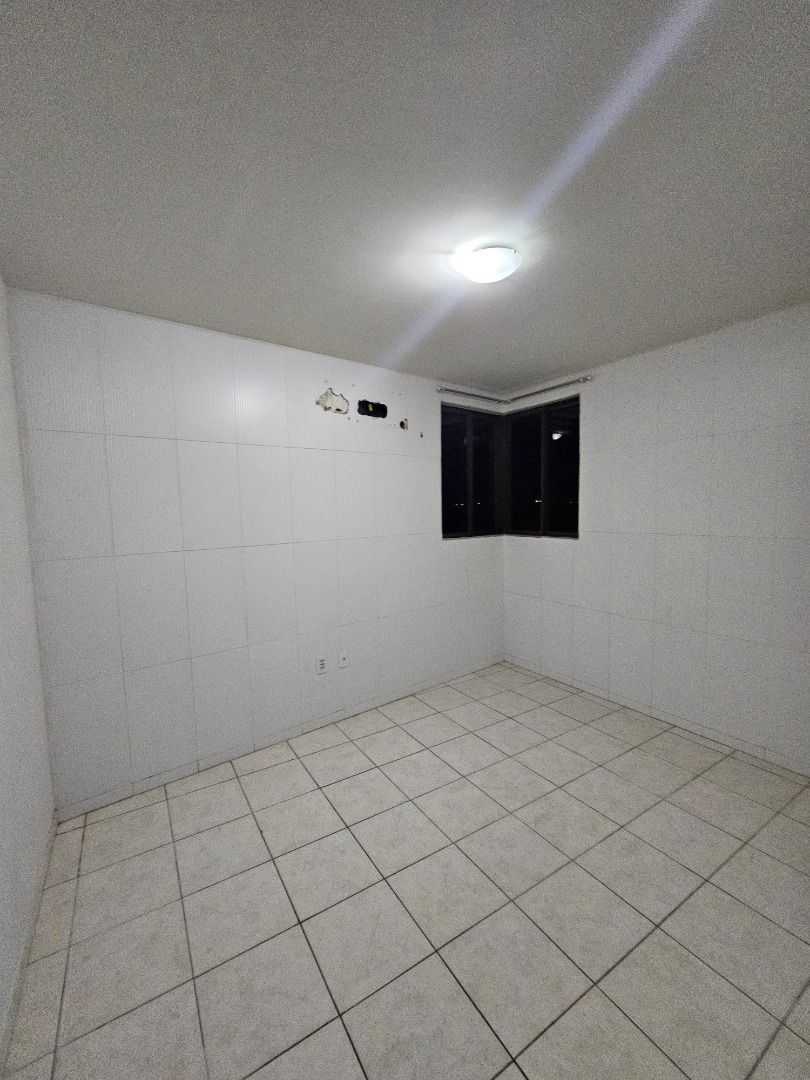 Apartamento com 02 dormitórios à venda, 62m² por R$ 170.000 - ...
