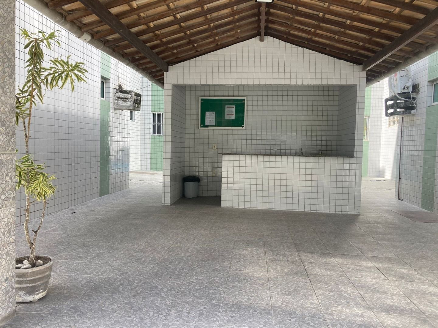 Apartamento com 02 dormitórios à venda, 50m² por R$ 180.000 - ...