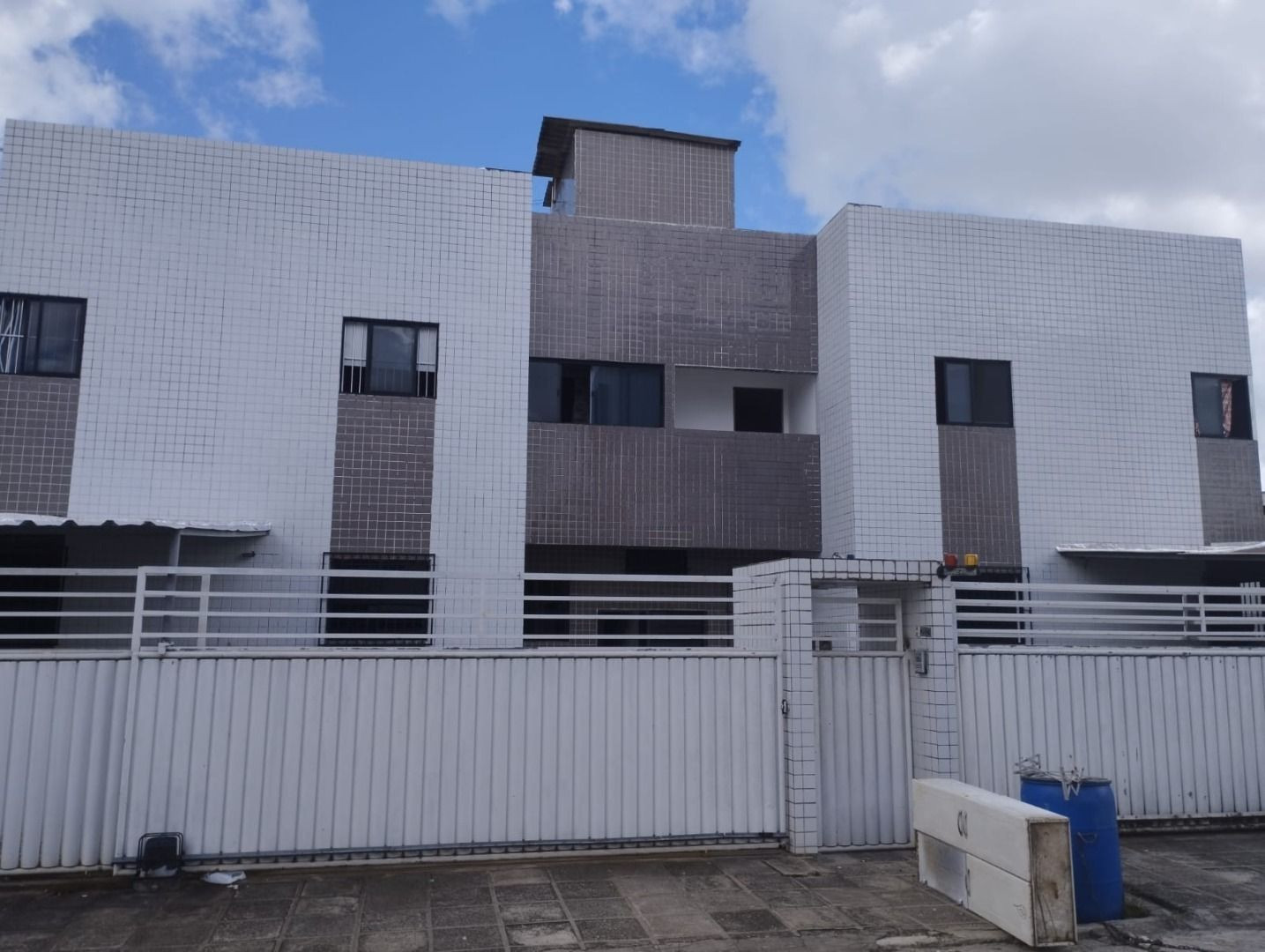 Apartamento com 02 dormitórios à venda, 58m² por R$ 180.000 - ...