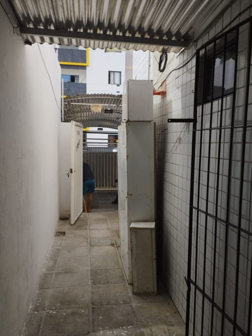 Apartamento com 02 dormitórios à venda, 58m² por R$ 180.000 - ...