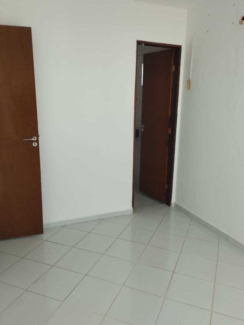Apartamento com 02 dormitórios à venda, 51m² por R$ 140.000 - ...