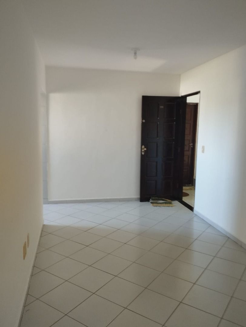 Apartamento com 02 dormitórios à venda, 51m² por R$ 140.000 - ...