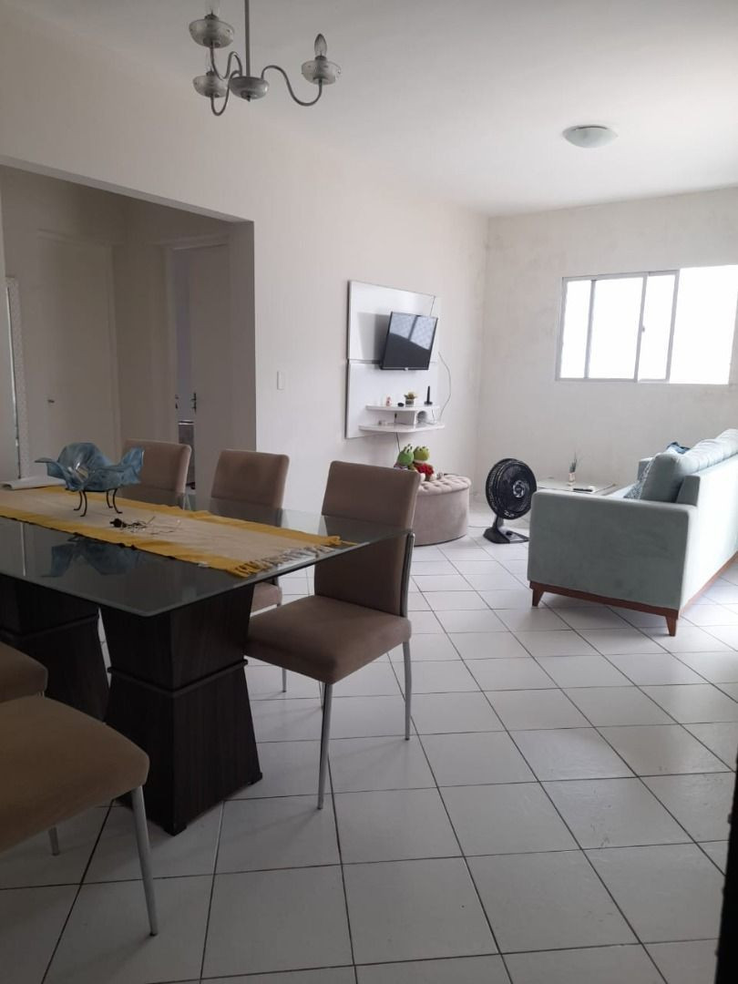 Apartamento com 03 dormitórios à venda, 97m² por R$ 190.000 - ...