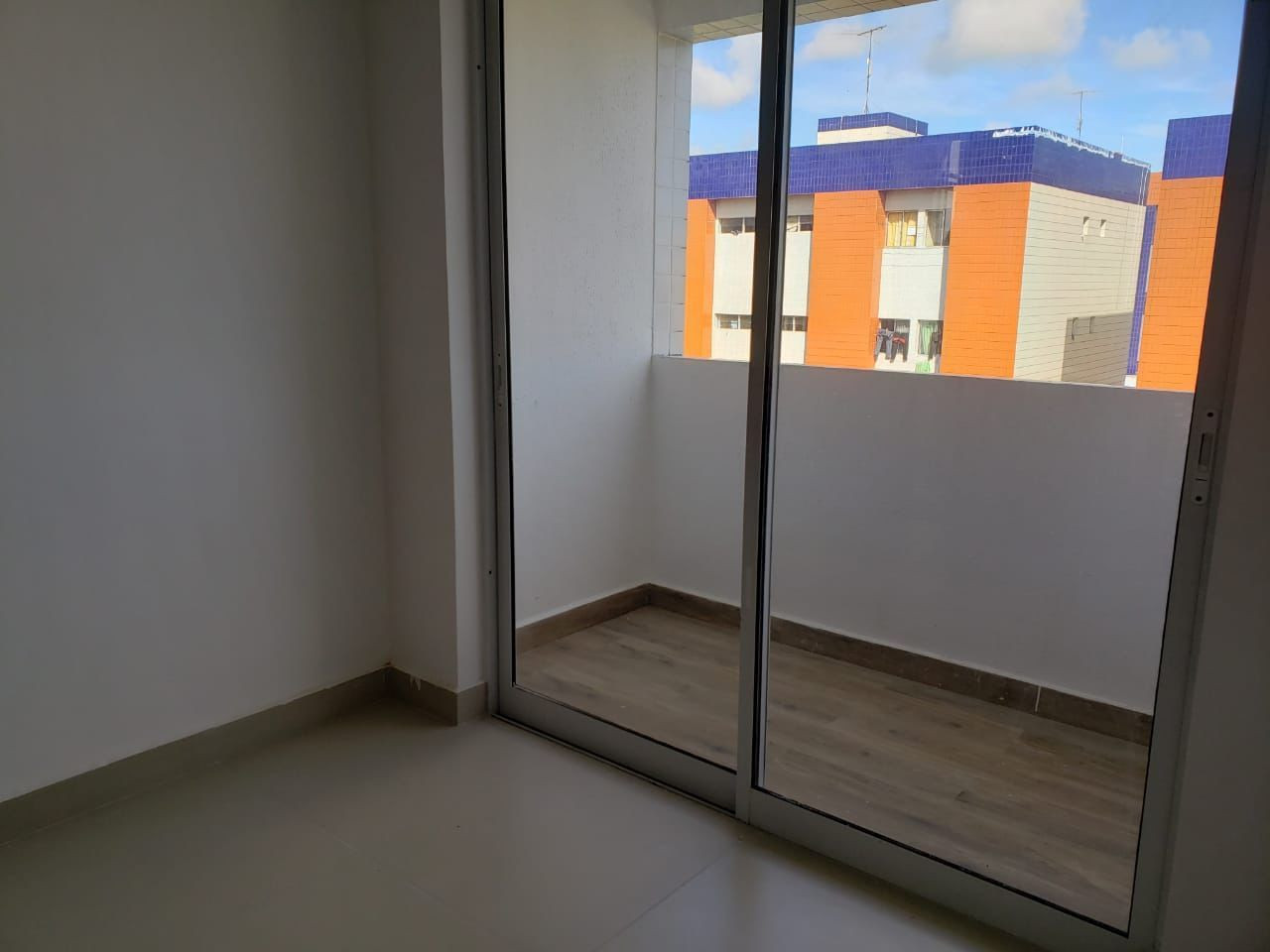 Apartamento com 02 dormitórios à venda, 57m² por R$ 165.000 - ...