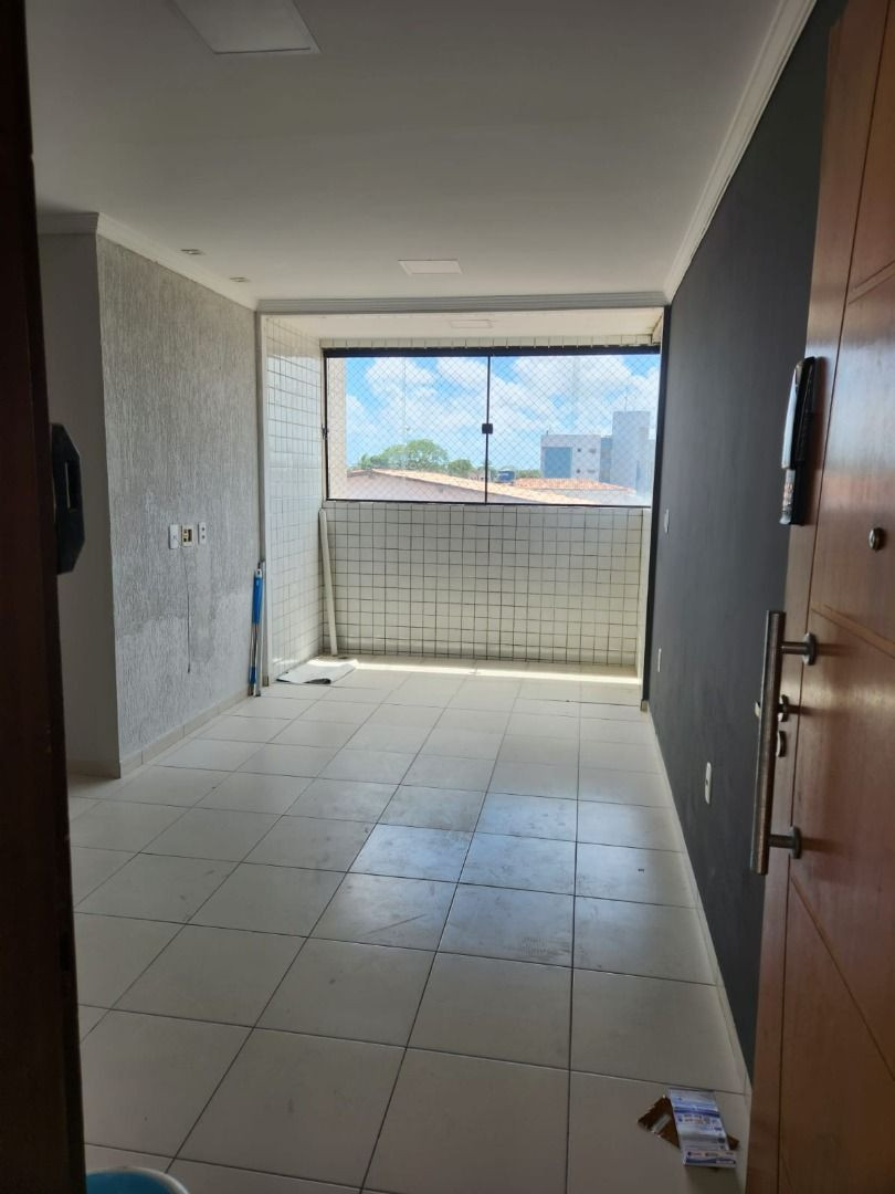 Apartamento com 02 dormitórios à venda, 58m² por R$ 160.000  -...