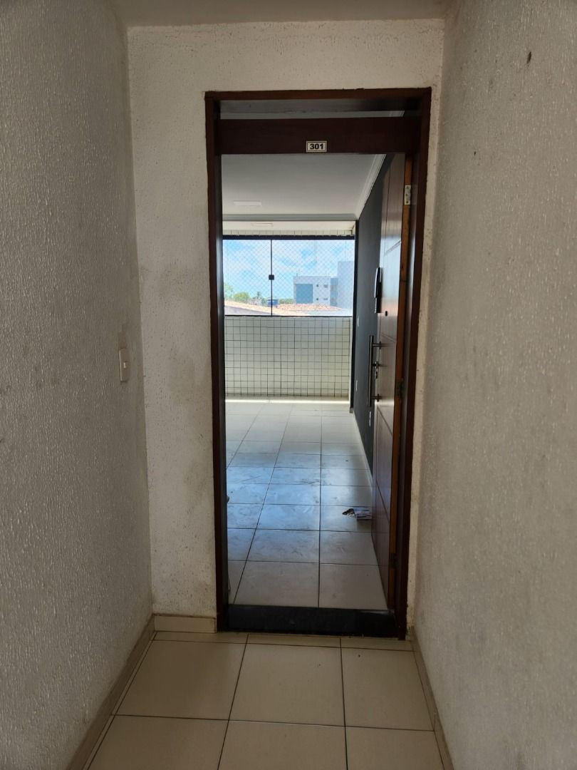 Apartamento com 02 dormitórios à venda, 58m² por R$ 160.000  -...