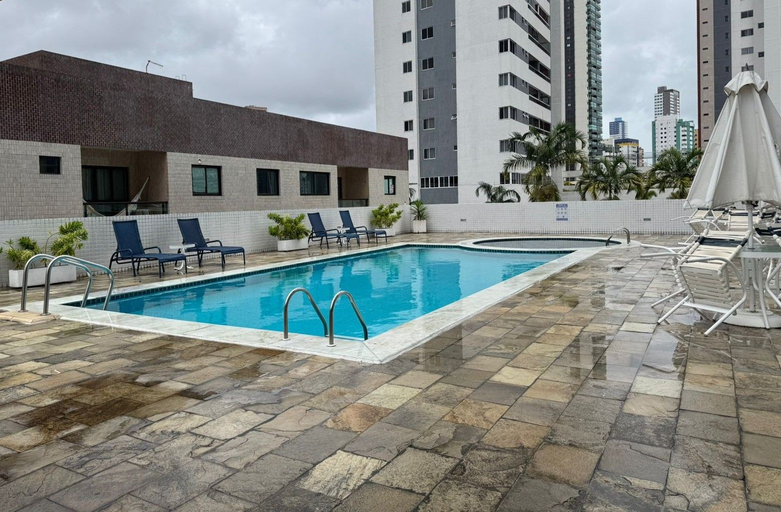 Apartamento com 03 dormitórios à venda, 122m² por R$ 1.350.000...