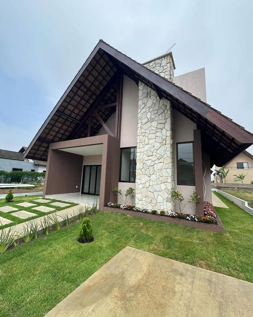 Casa com 04 dormitórios à venda, 160m² por R$ 850.000 - Chã Do...