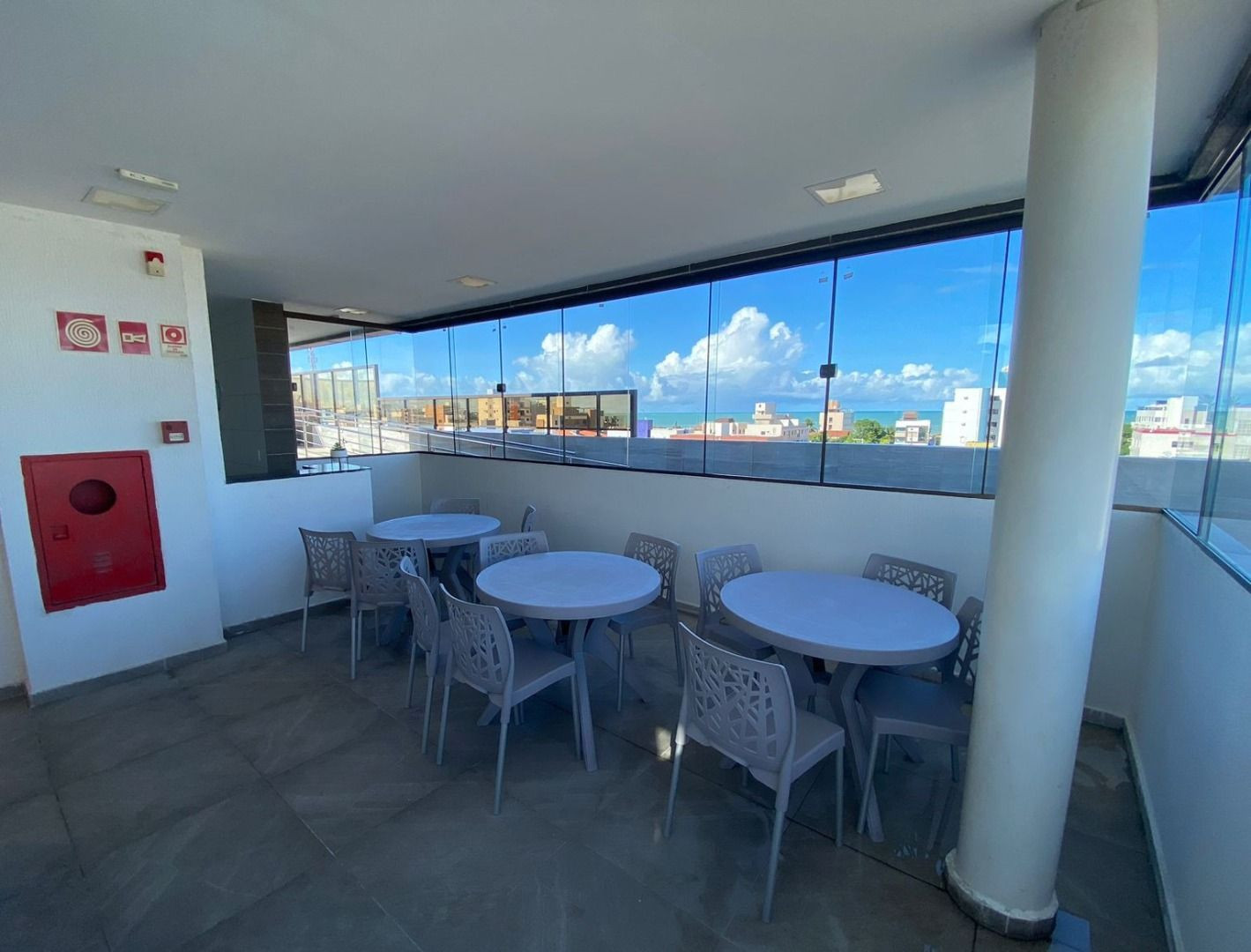 Apartamento com 02 dormitórios à venda, 60m² por R$ 430.000 - ...