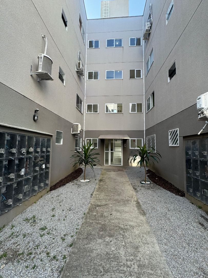 Apartamento com 02 dormitórios à venda por R$ 140.000 - José A...