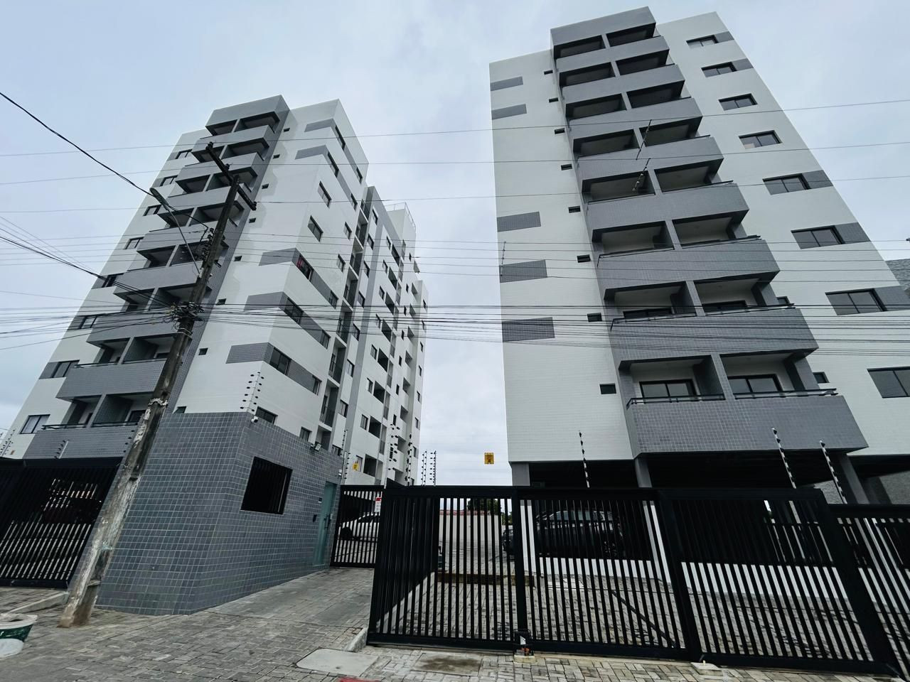 Apartamento com 02/03 dormitórios à venda por R$ 240.000 - Tam...