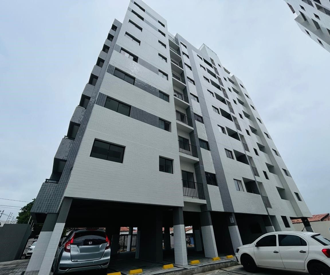 Apartamento com 02/03 dormitórios à venda por R$ 240.000 - Tam...