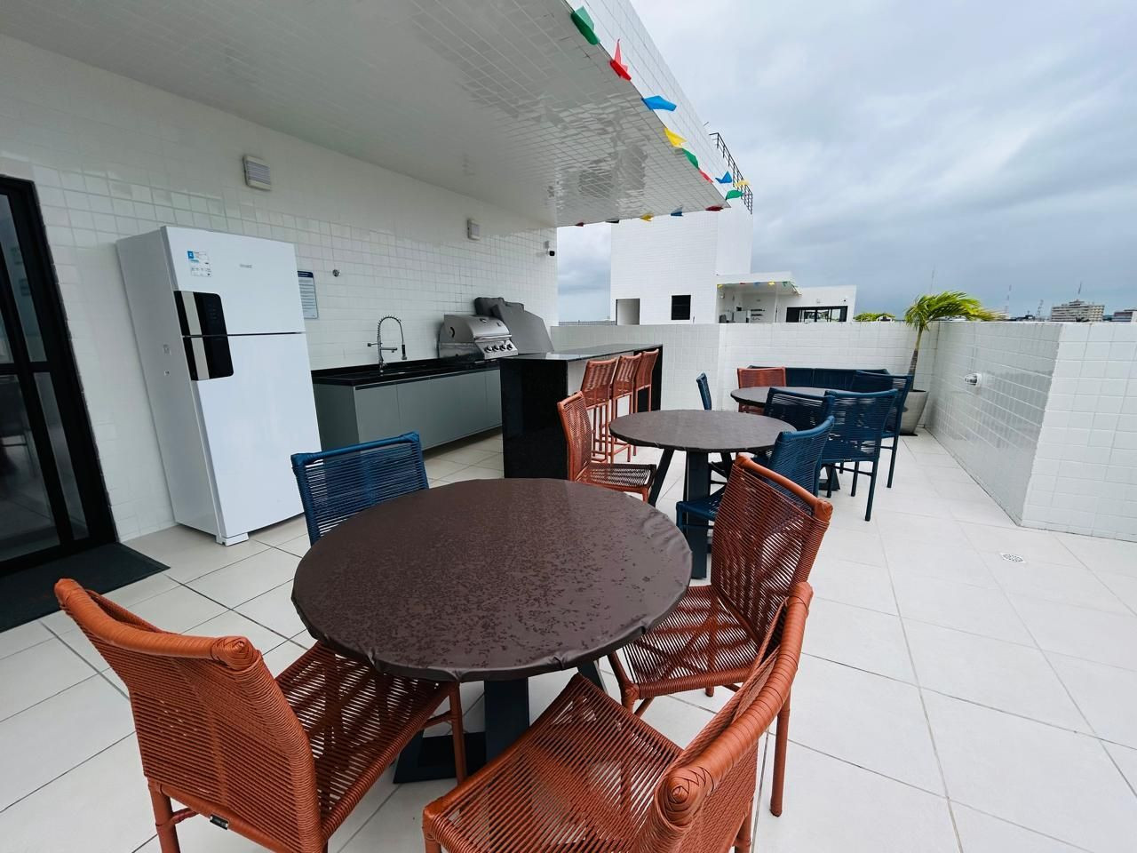 Apartamento com 02/03 dormitórios à venda por R$ 240.000 - Tam...