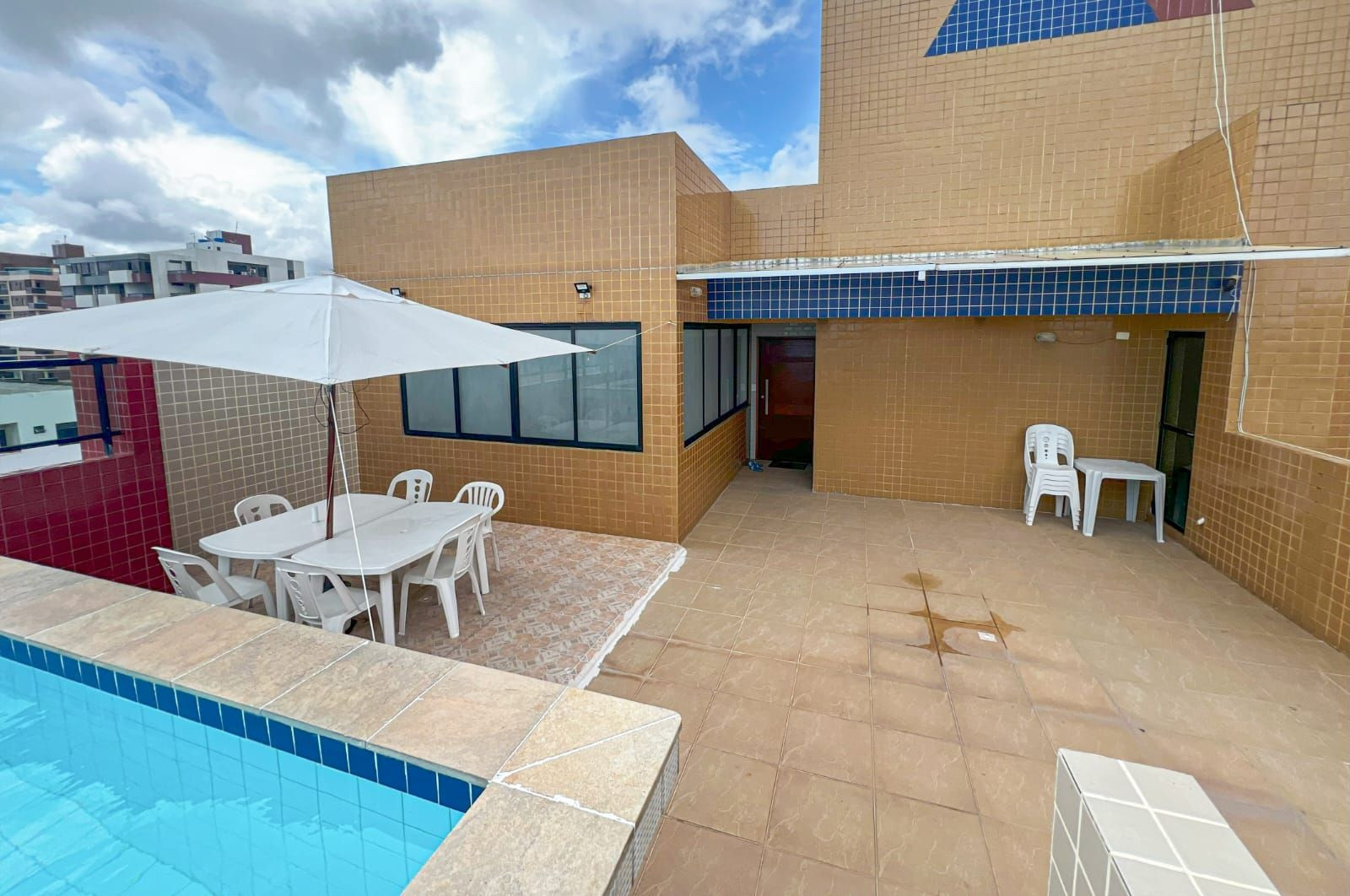 Apartamento com 01 dormitório à venda por R$ 270.000 - Interma...