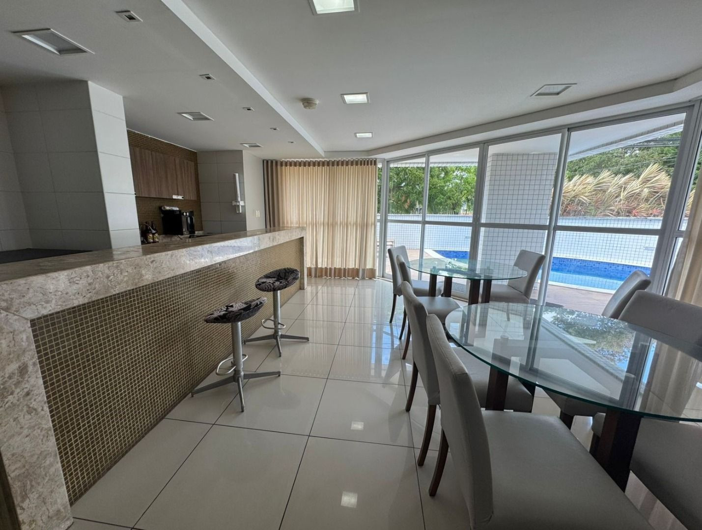 Cobertura com 04 dormitórios à venda, 186m² por R$ 1.200,000 -...