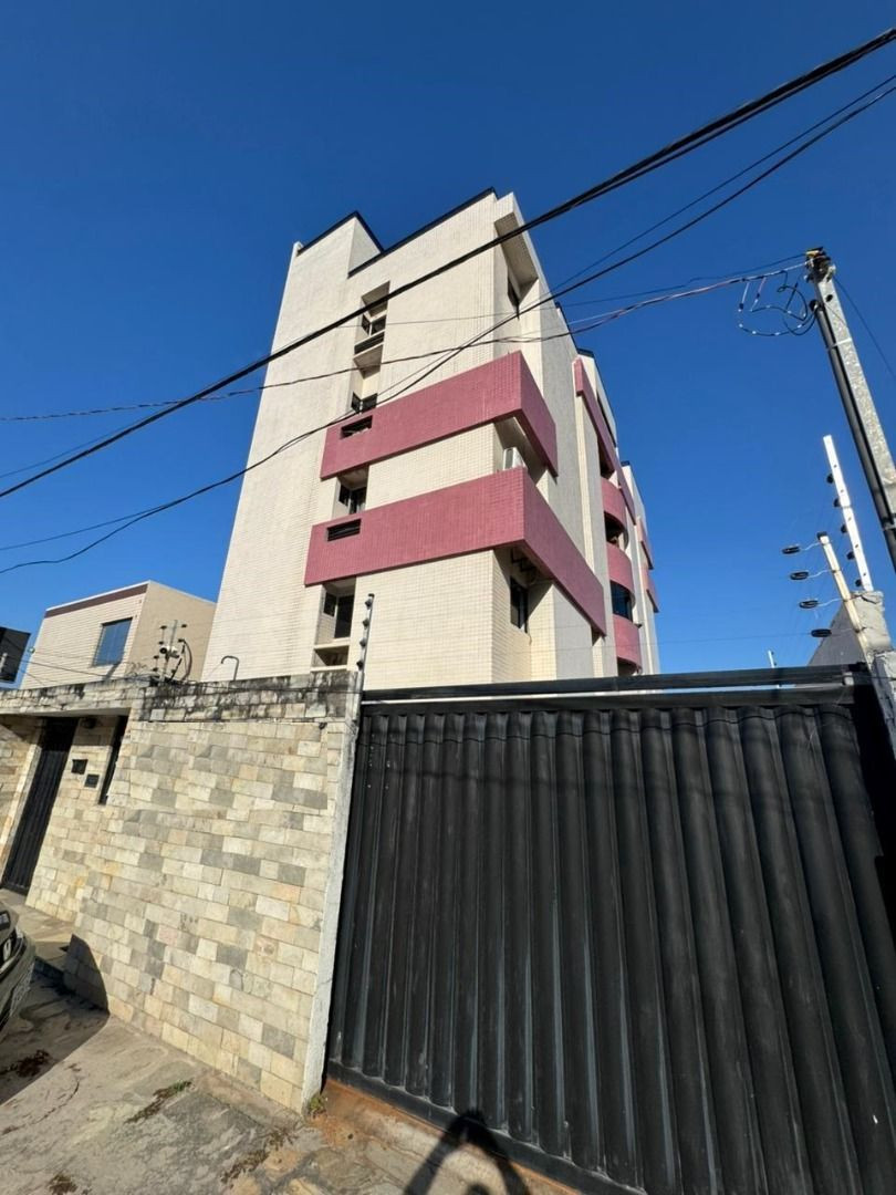 Apartamento com 03 dormitórios à venda, 81m² por R$ 460.000 - ...