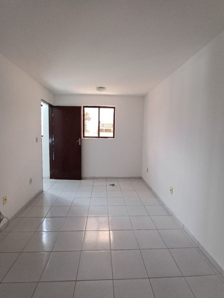 Apartamento com 02 dormitórios à venda, 64m² por R$ 175.000 - ...