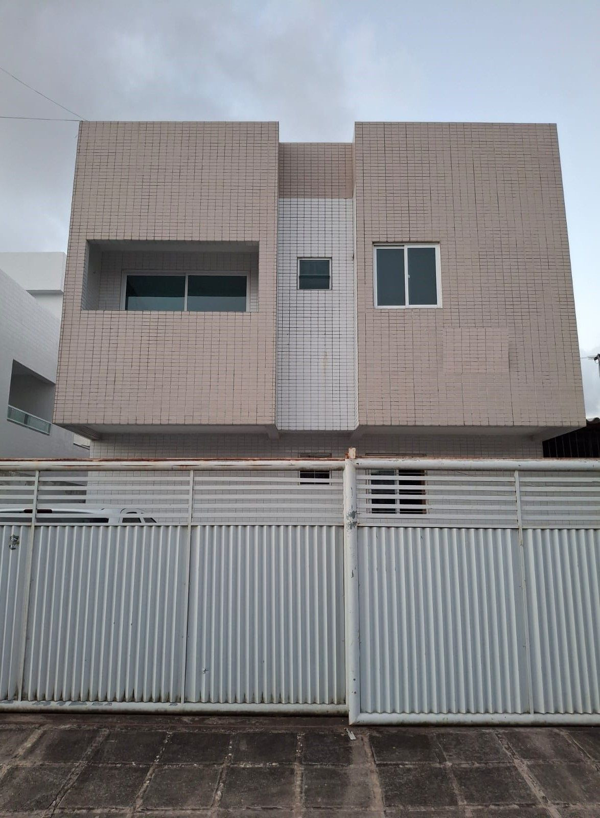 Apartamento com 02 dormitórios à venda por R$ 185.000 - Mangab...