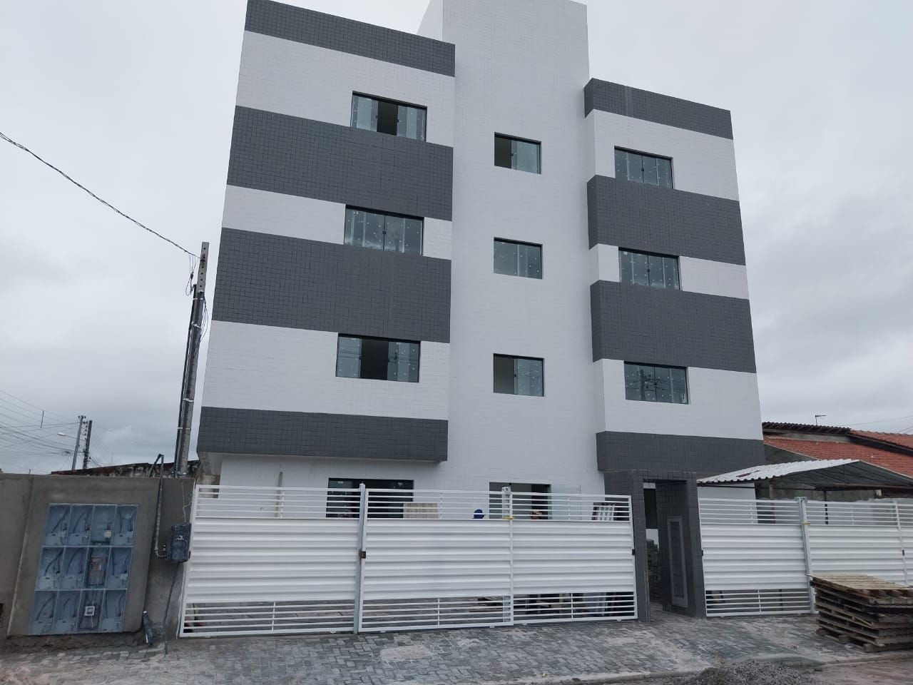 Apartamento com 02 dormitórios à venda por R$ 190.000 - Mangab...