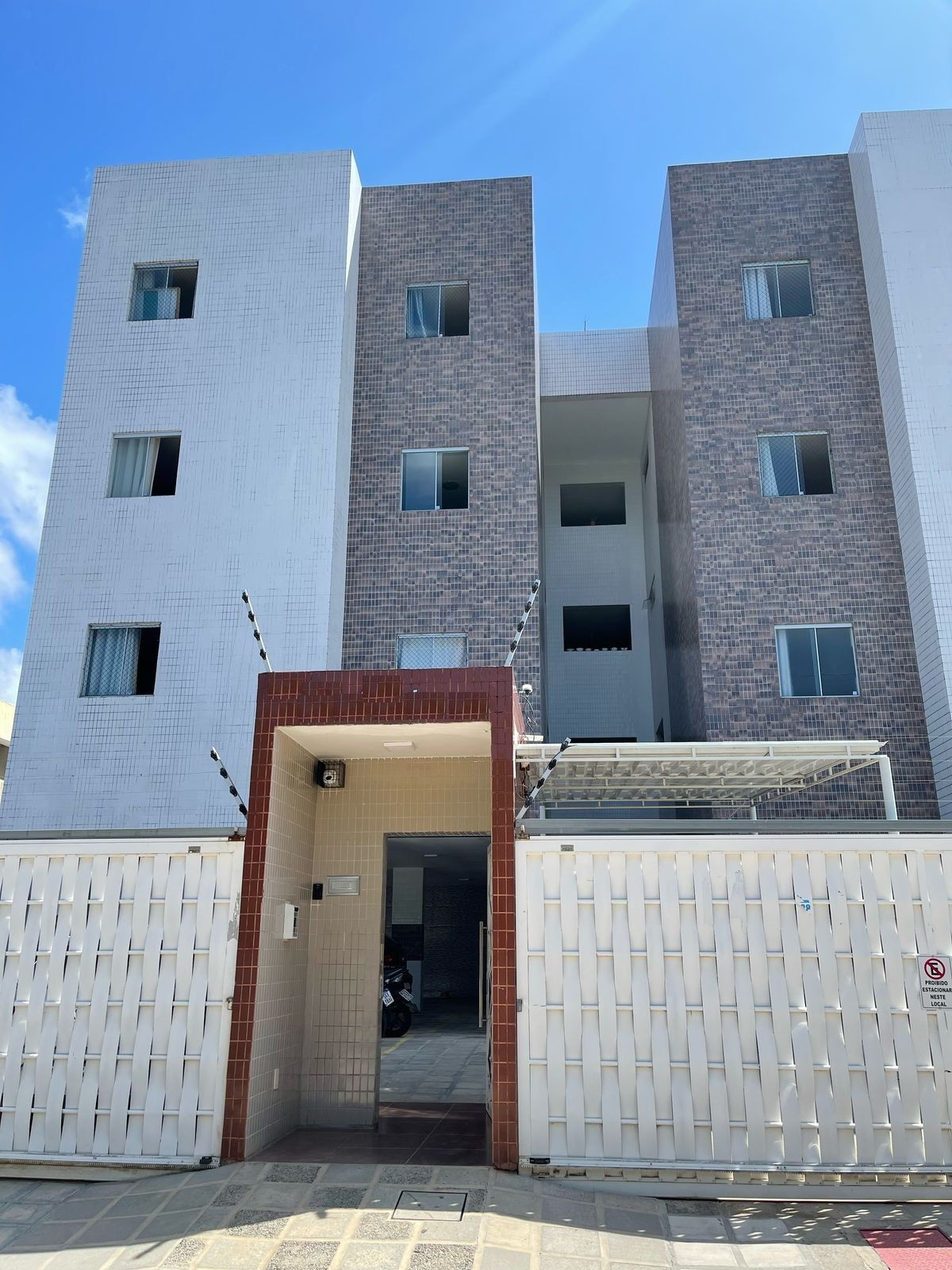 Apartamento com 03 dormitórios à venda por R$ 299.000 - Cidade...