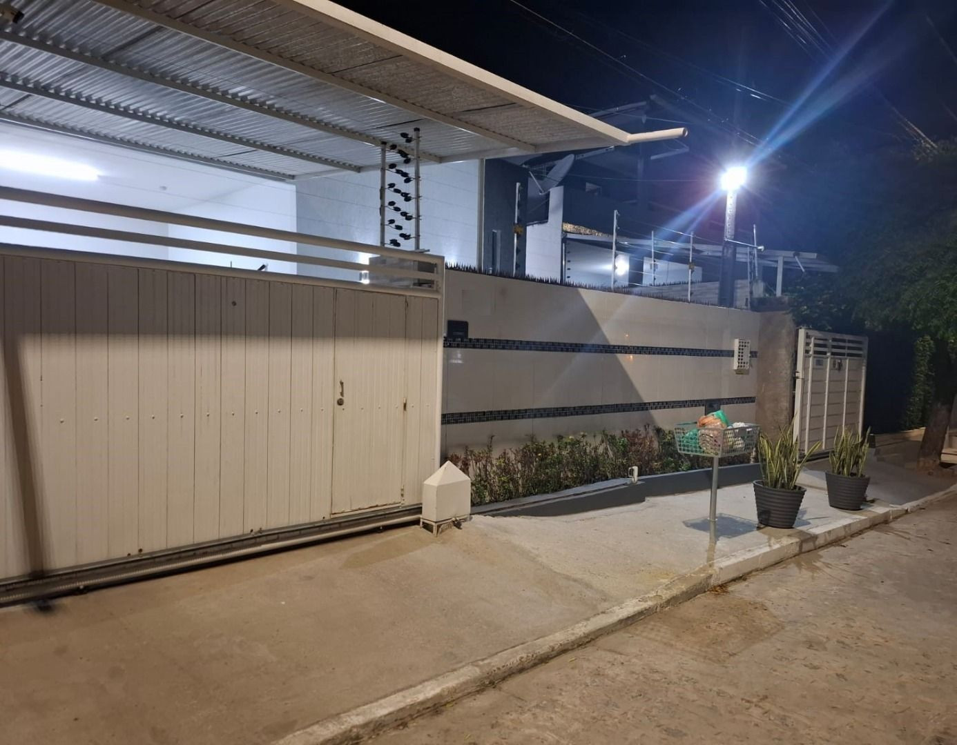 Casa com 03 dormitórios à venda por R$ 630.000 - Cidade Univer...