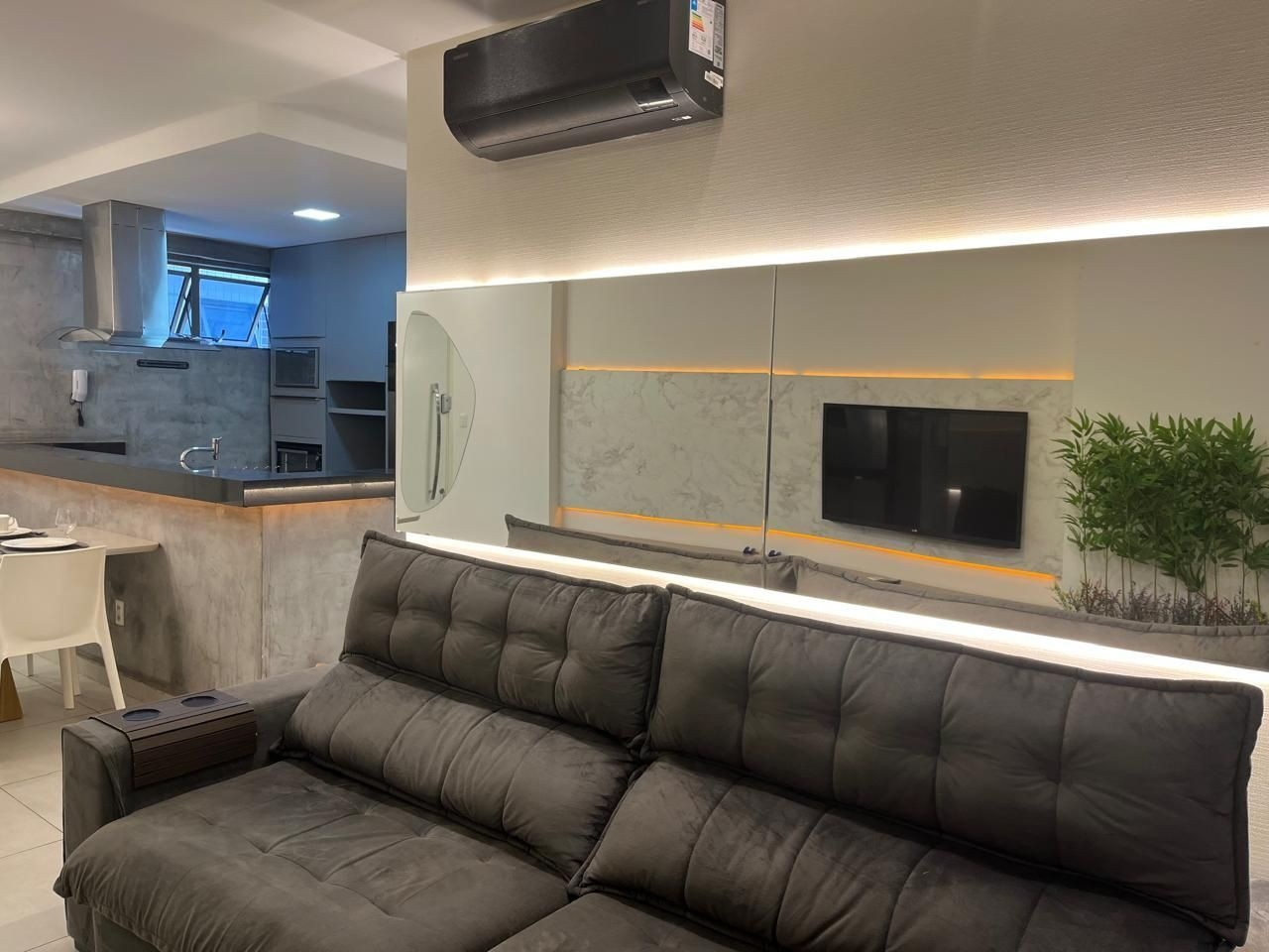 Apartamento com 02 dormitórios à venda por R$ 640.000 - Manaír...