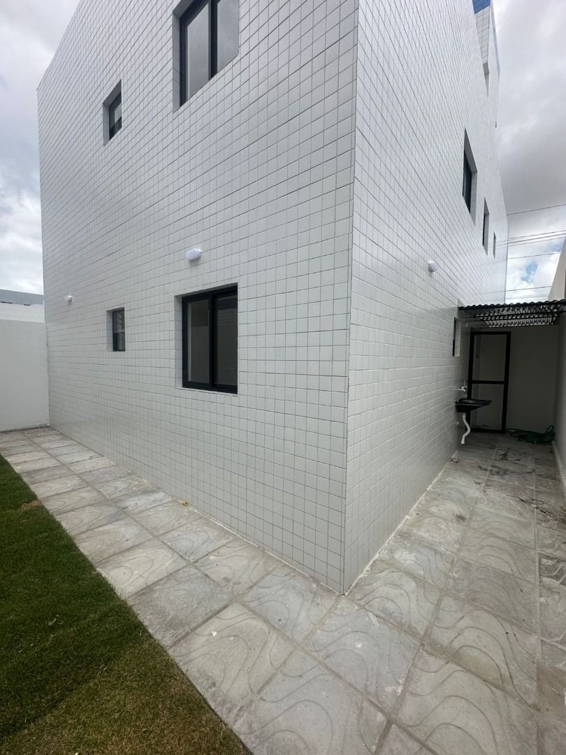 Apartamento com 02 dormitórios à venda por R$ 185.000 - João P...