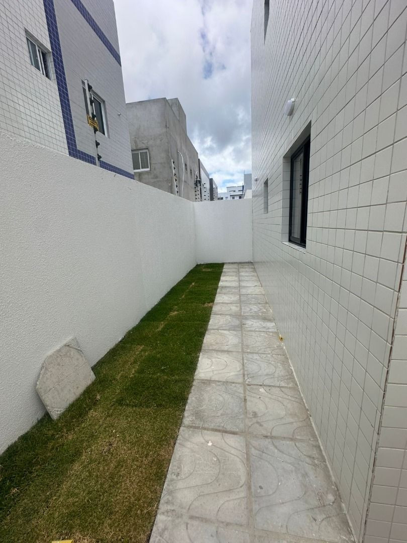 Apartamento com 02 dormitórios à venda por R$ 185.000 - João P...