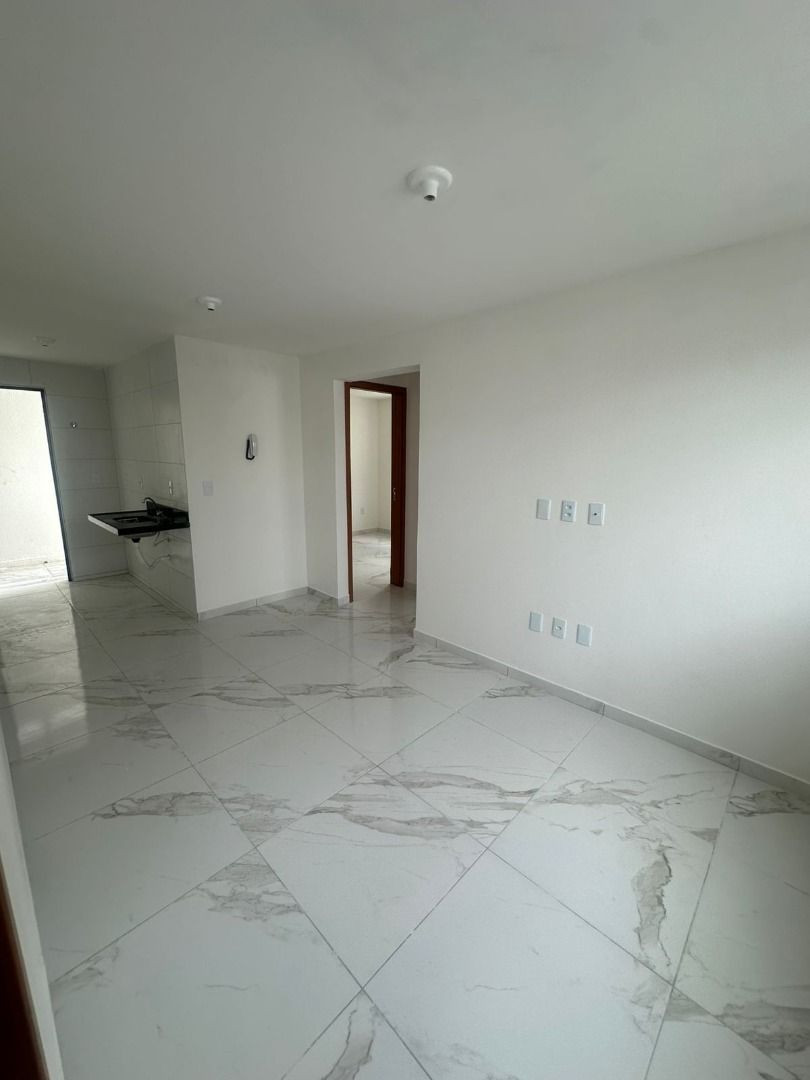Apartamento com 02 dormitórios à venda por R$ 185.000 - João P...