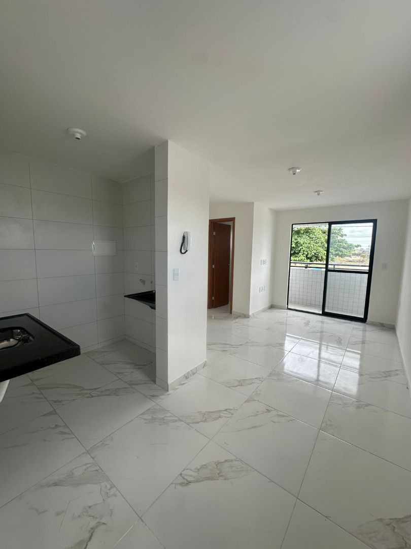 Apartamento com 02 dormitórios à venda por R$ 185.000 - João P...