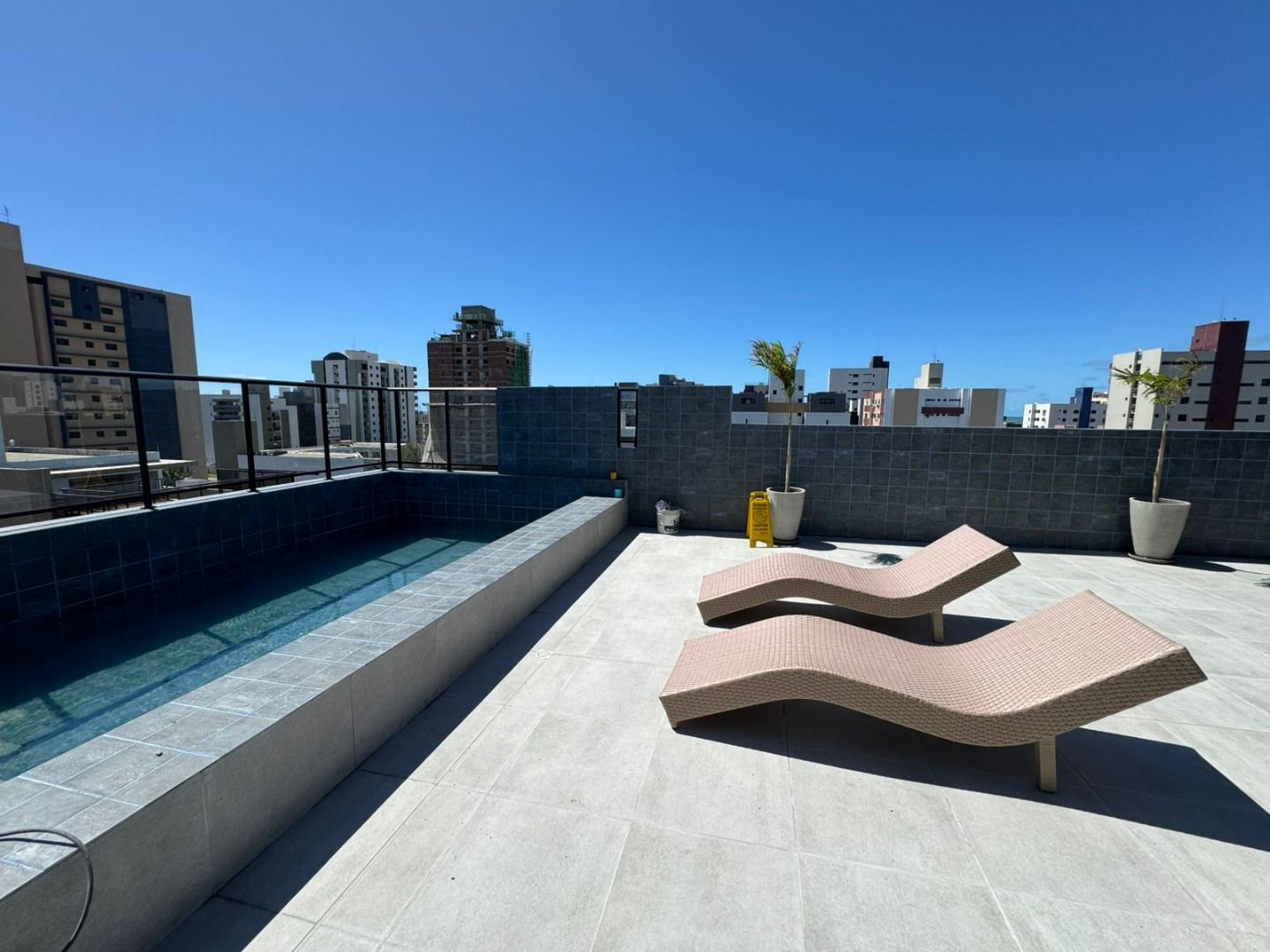 Apartamento com 02 dormitórios à venda por R$ 470.000 - Interm...