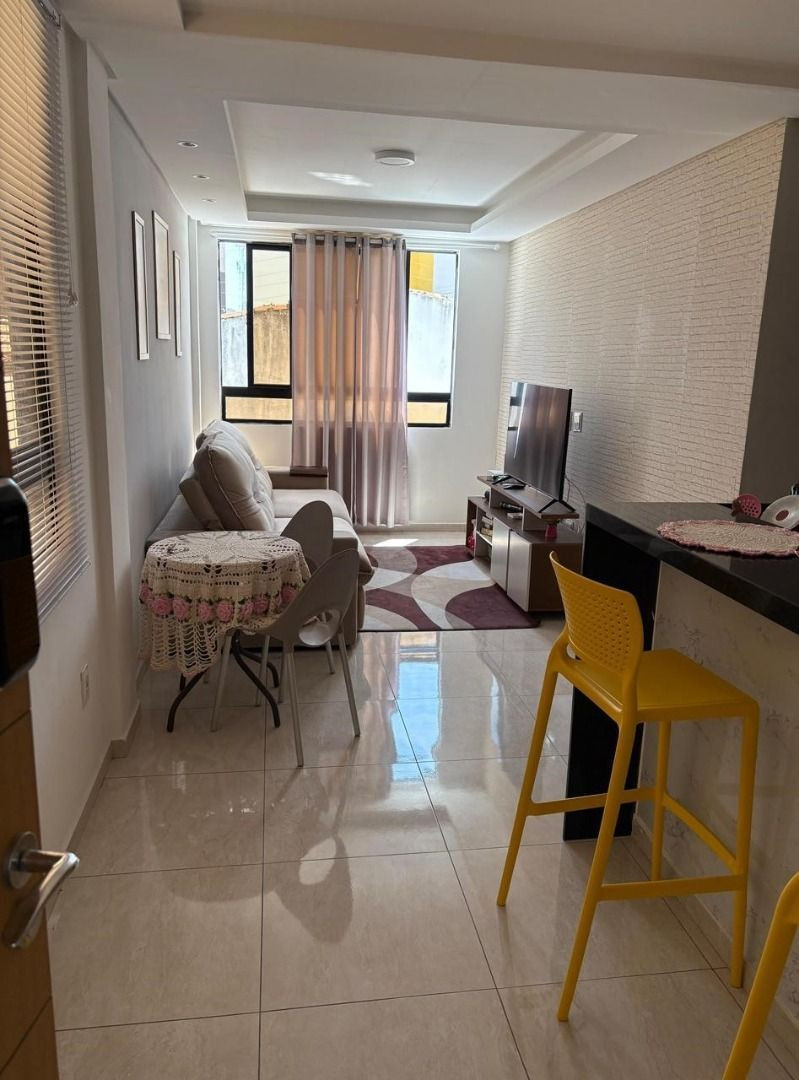 Apartamento com 03 dormitórios à venda por R$ 330.000 - Anatól...