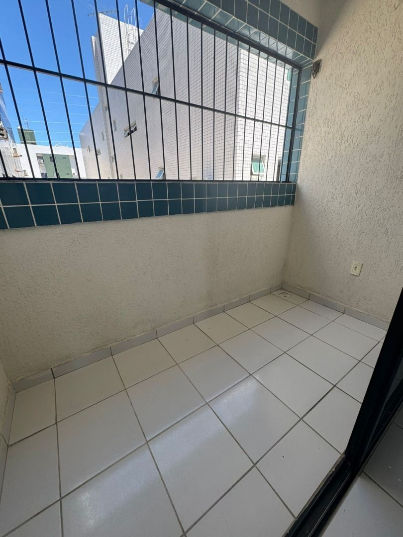 Apartamento com 02 dormitórios à venda por R$ 275.000 - Bessa,...